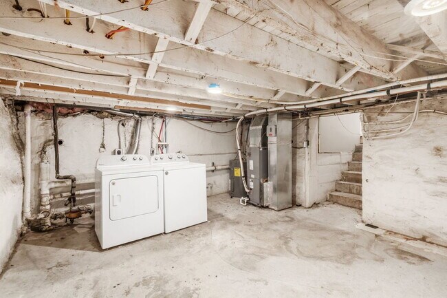 Building Photo - 77 E 7th Ave