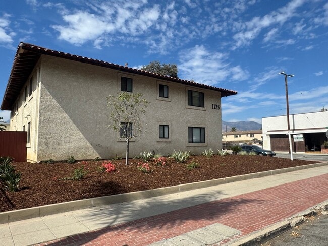 Building Photo - 1125 E Ventura St