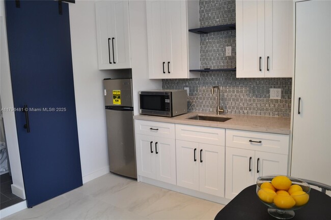 Building Photo - 3220 SW 93rd Pl