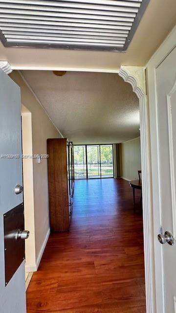 Building Photo - 3401 N Country Club Dr