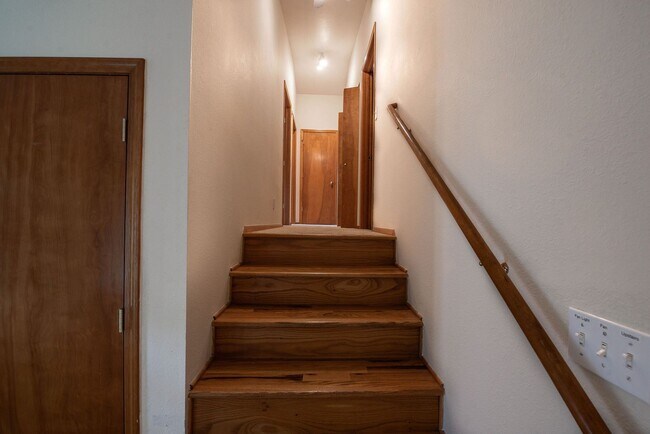 Building Photo - Spacious 3-Bed Home in Hayden Lake with La...