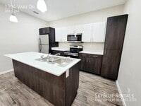 Building Photo - 1304 Vani Dr