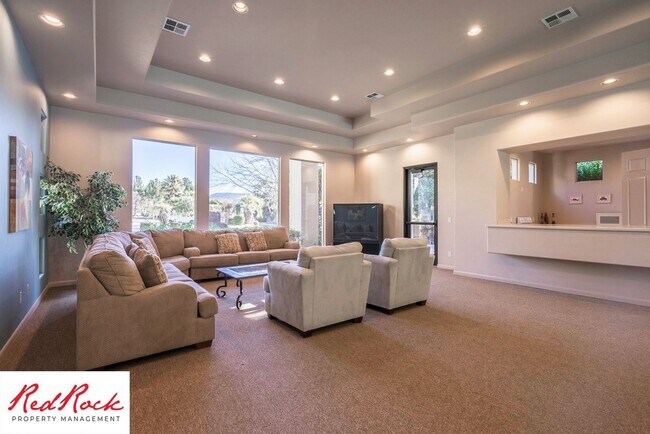 Building Photo - Remarkable 3 Bedroom Condo Next to Sunbroo...
