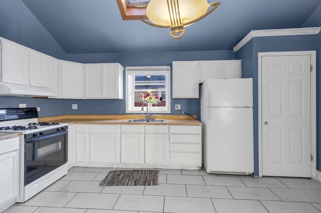 Building Photo - 26235 N Walnut Ave