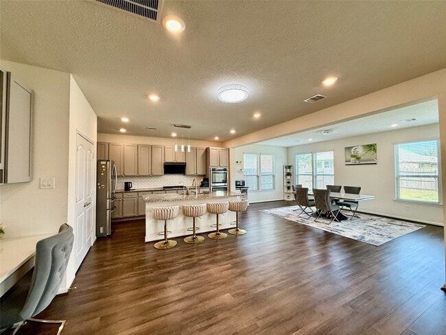 Building Photo - 5815 River Timber Trl