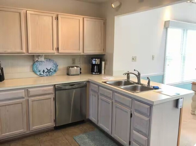 Building Photo - 4 Bedroom 2.5 Bath Home in Nags Head