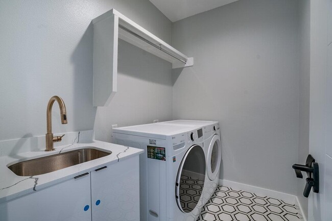 Building Photo - 2108 Tillery St