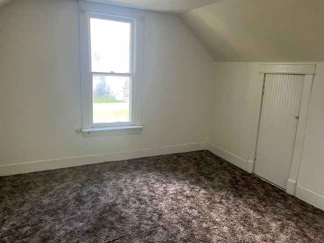 Building Photo - 2 Bedroom 2 bathroom in Alton