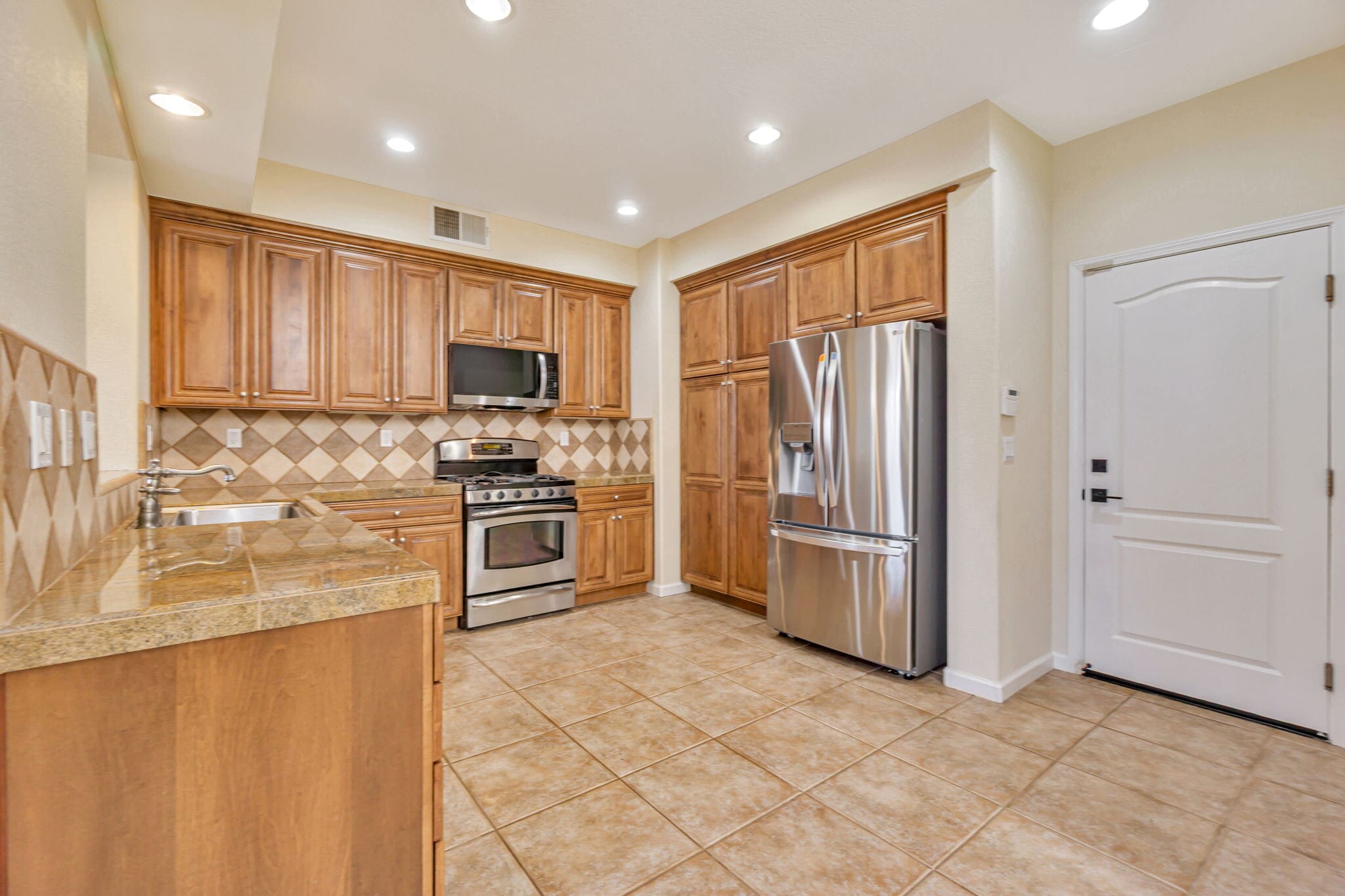 Building Photo - 2678 Deerwood Dr