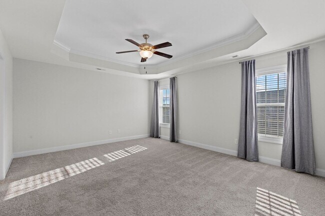 Building Photo - Large 4 bedroom in The Shores and Windpointe!