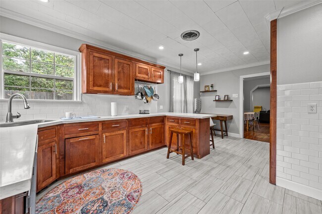 Building Photo - 2311 Addison Rd