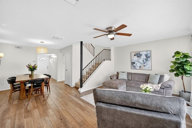 Building Photo - 6975 Chasewood Dr