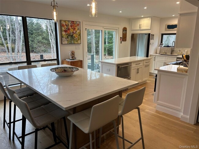 Building Photo - 40 Bonac Woods Ln