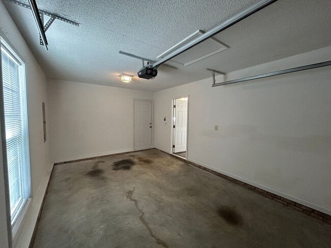 Building Photo - Ready to View! Updated 3/2 Home High Point...