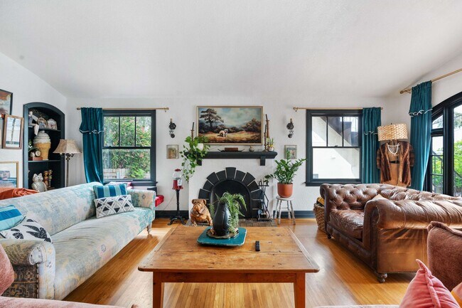 Building Photo - Historic Charm Meets Modern Living – Stunning 5 Bedroom Home on Iconic Myrtle Avenue