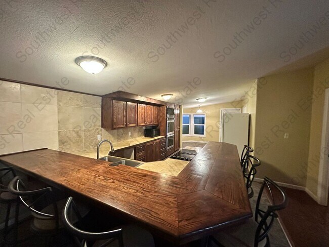 Building Photo - Country home with 3 bedroom 2 bathrooms