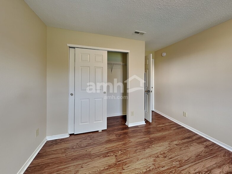 Building Photo - 1361 Redwood Dr