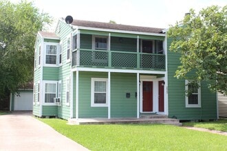 Building Photo - Duplex
