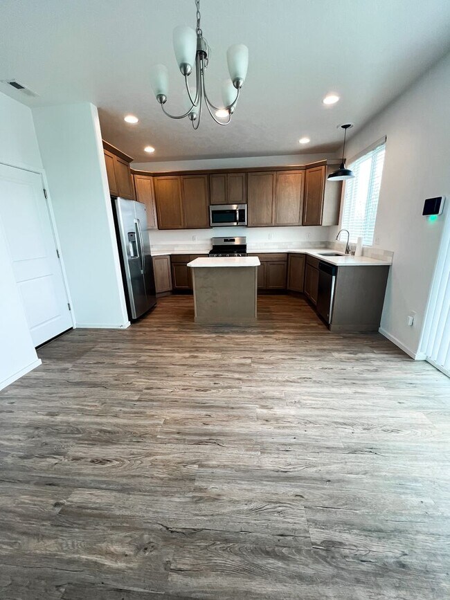 Building Photo - 645 E 35th Ave