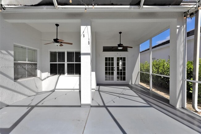 Building Photo - 1579 Banyan Way