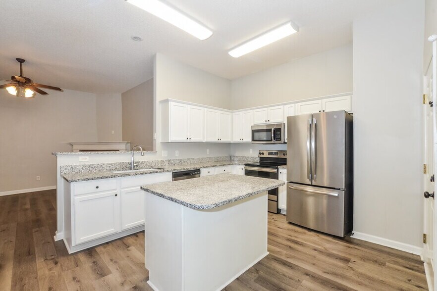 Building Photo - 10253 Evening Hill Dr