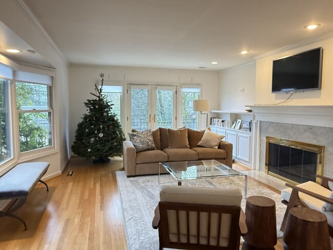 Building Photo - Beautiful & Bright! Sunning Council Crest Home W/ Exceptional Outdoor Sitting/Entertaining Areas!