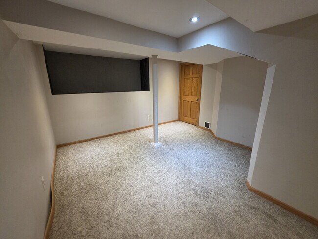 Building Photo - 2 Bedroom, 1 Bathroom West Hill Home with Fenced Yard, Garage, & Bonus Living Space
