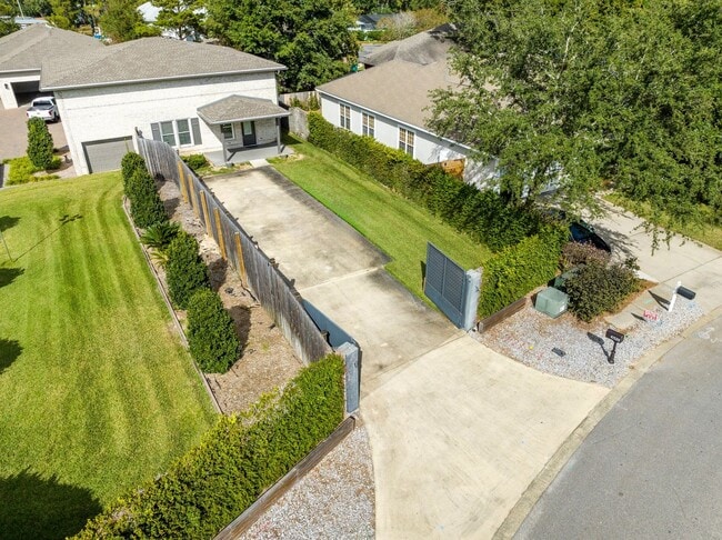 Building Photo - Luxury Furnished Rental in Bluewater Bay...Just steps from the water!!