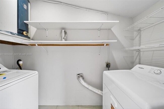 Building Photo - 7261 SW 21st St