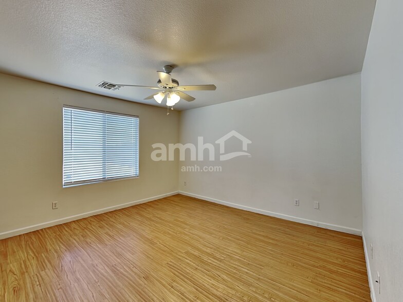 Building Photo - 1324 W Pleasant Ln