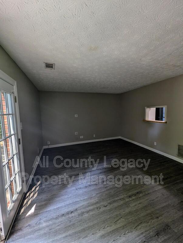 Building Photo - 774 Yorkshire Ln