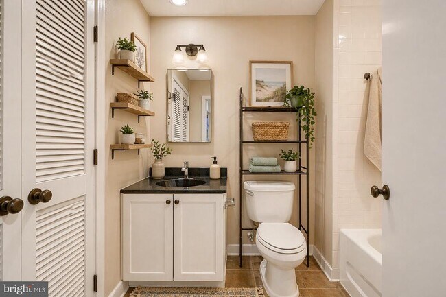 Building Photo - 1211 Light St