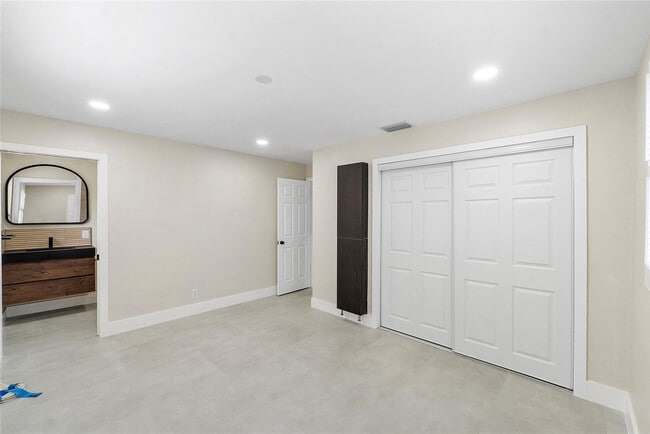 Building Photo - 828 Johnson St