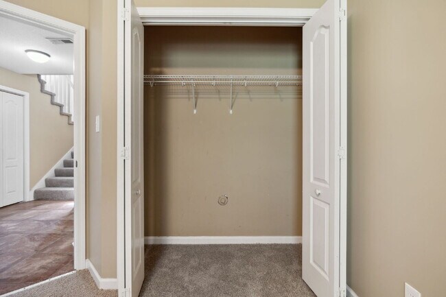 Building Photo - 1723 D THISTLEWOOD DR