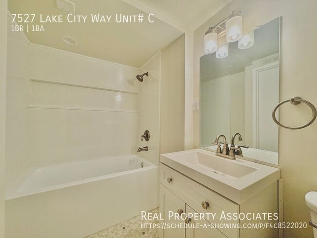 Building Photo - 7527 Lake City Way NE