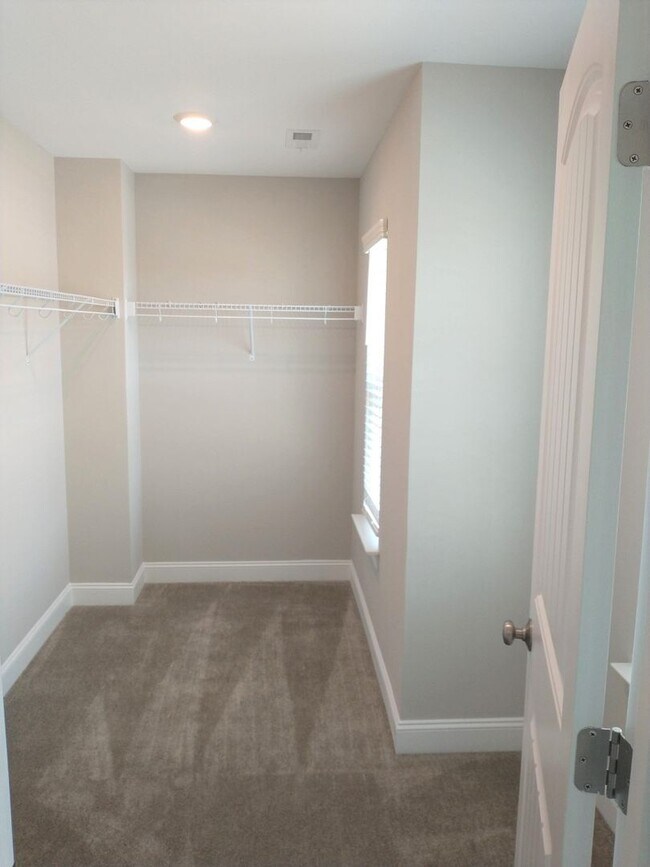 Building Photo - Coming Soon - Beautiful Home in Benson!
