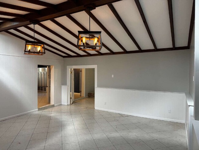 Building Photo - "Coastal Comfort Awaits: Spacious 4-Bed, 3...