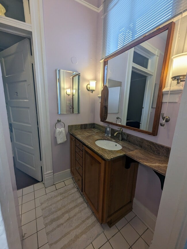 Building Photo - 5107 Dryades St