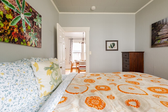 Building Photo - Charming 2-Bedroom Home Near Downtown Bellingham – Private Yard & Cozy Living