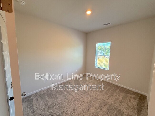 Building Photo - 2735 Winn Ml Dr
