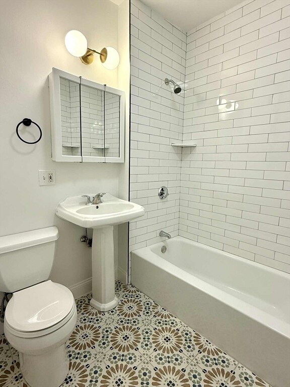 Building Photo - 19 Howell St