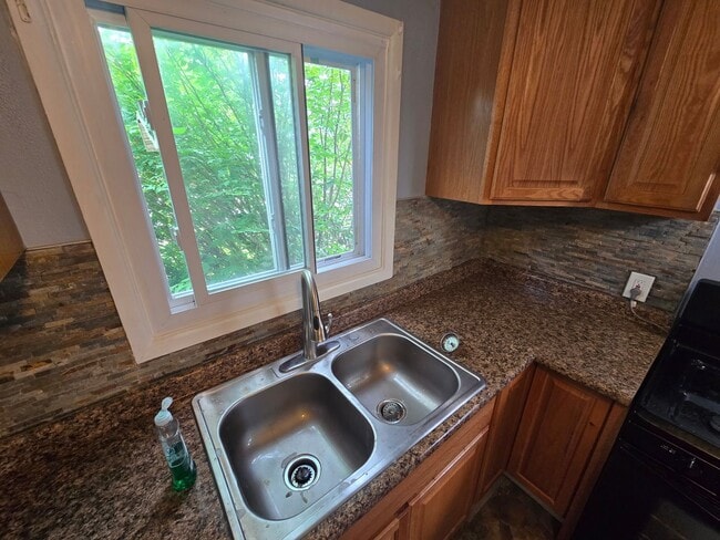 Building Photo - 3BD/ 1.5 BA Home for Rent Cleveland