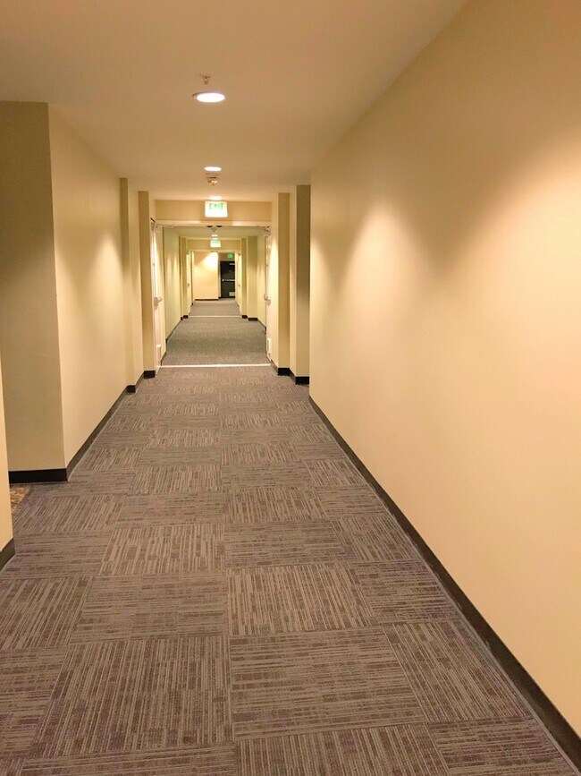 Building Photo - 6400 Crescent Prk E