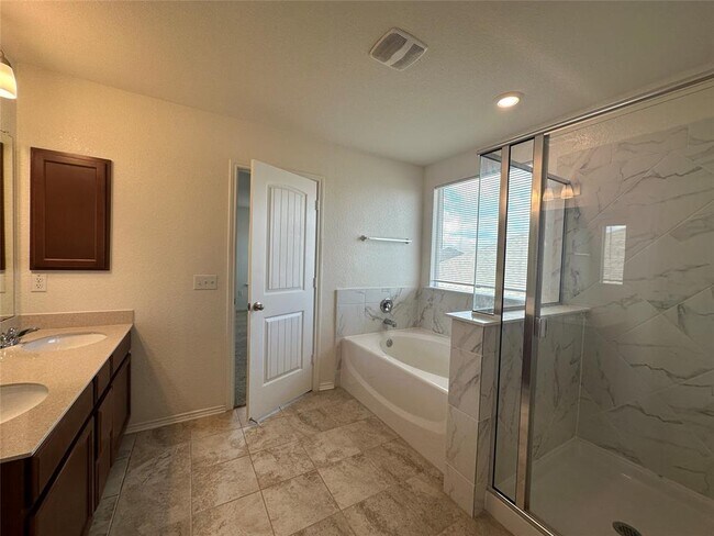 Building Photo - 14302 Honey Gem Dr