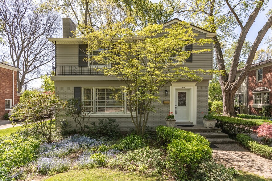 Primary Photo - 906 Putney St