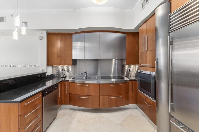 Building Photo - 18101 Collins Ave