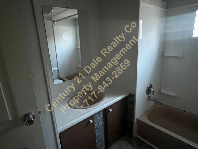 Building Photo - 2 Bedroom 1 Bath home in East Berlin