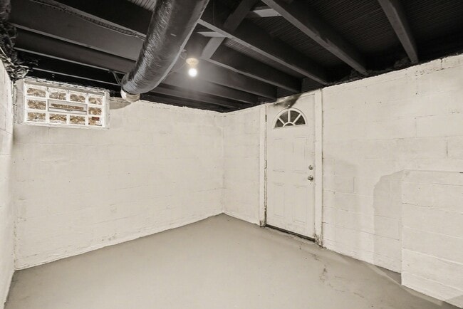 Building Photo - Stunning 3 Bed 1 Bath Home