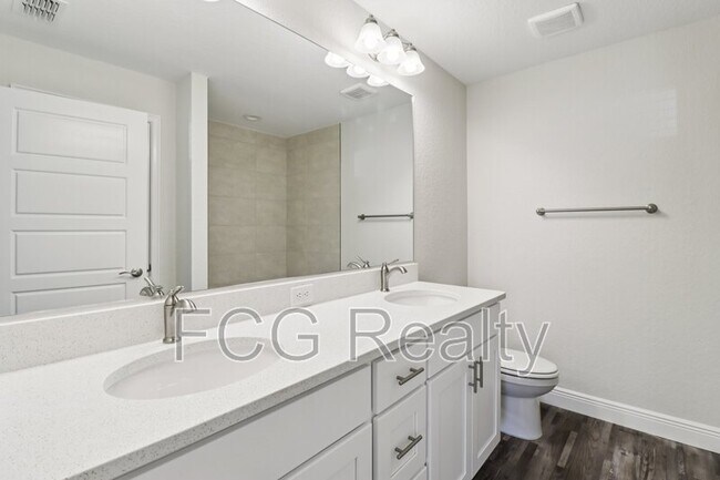 Building Photo - 7299 Hemlock Rd