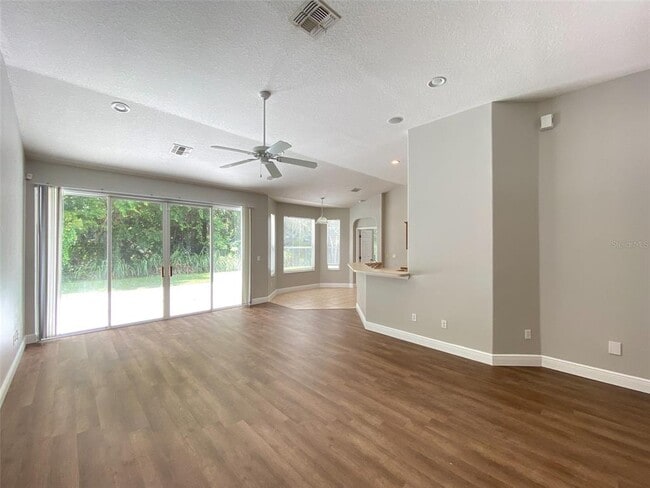 Building Photo - 3018 Lakewood Pointe Dr